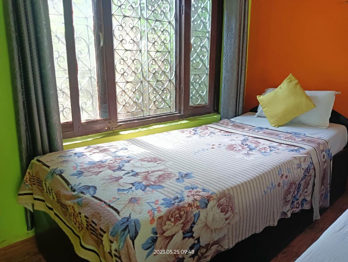 Hotel Butterfly - Peaceful Garden For Nature Lovers Sauraha Esterno foto