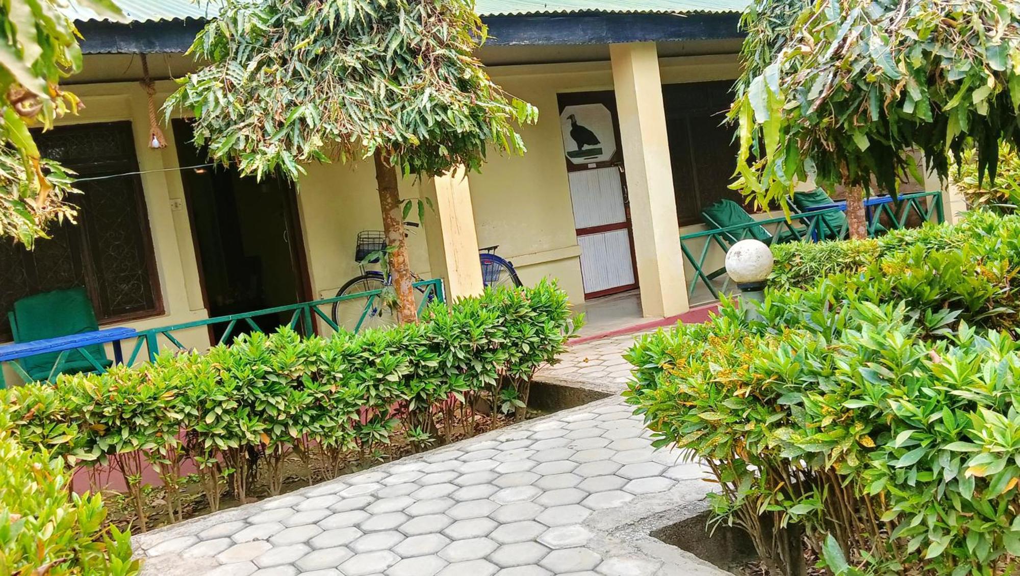 Hotel Butterfly - Peaceful Garden For Nature Lovers Sauraha Esterno foto