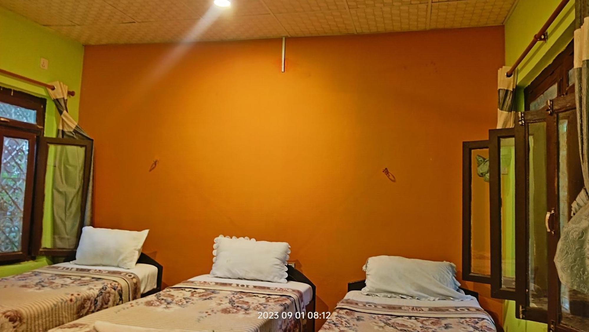 Hotel Butterfly - Peaceful Garden For Nature Lovers Sauraha Esterno foto