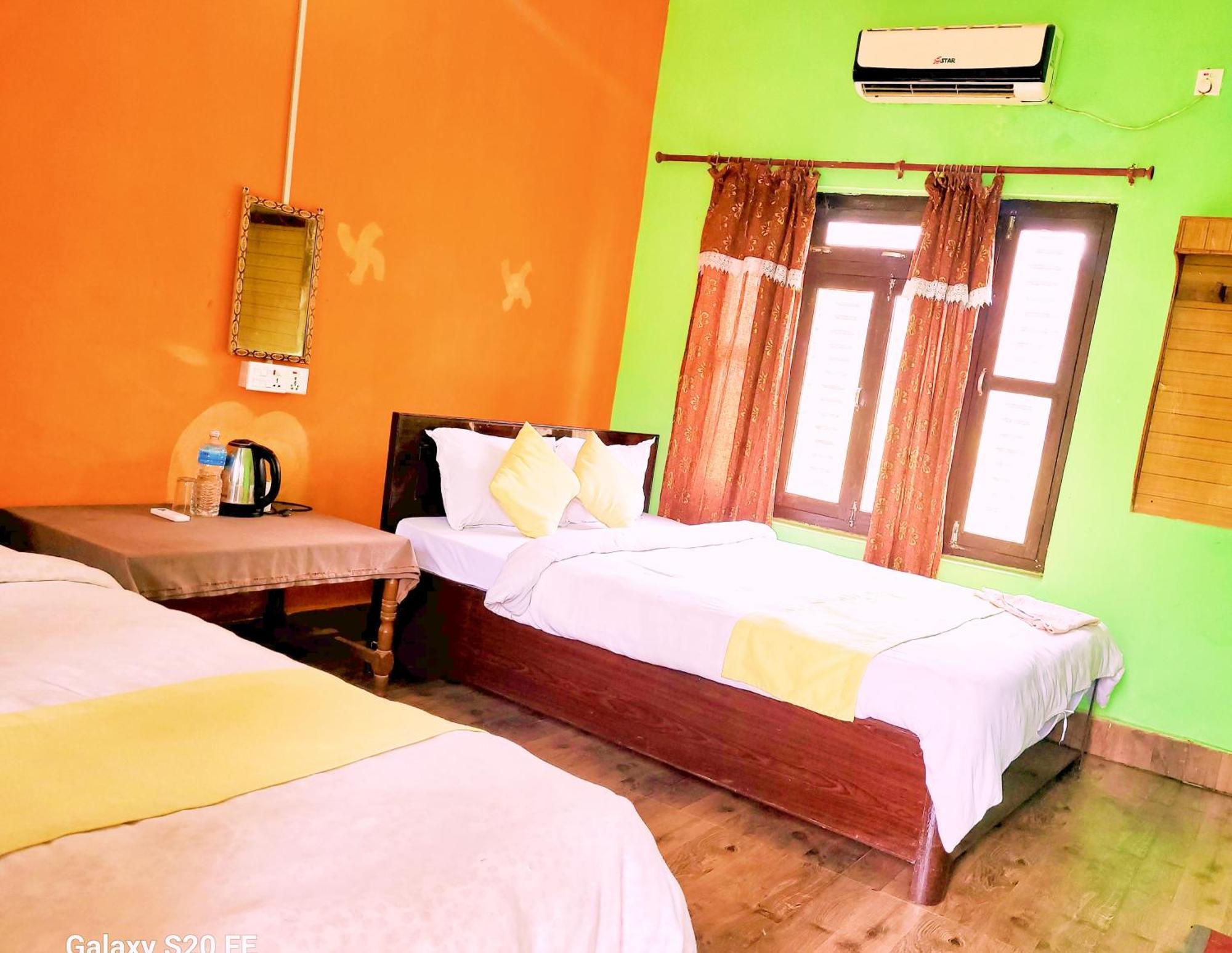 Hotel Butterfly - Peaceful Garden For Nature Lovers Sauraha Esterno foto