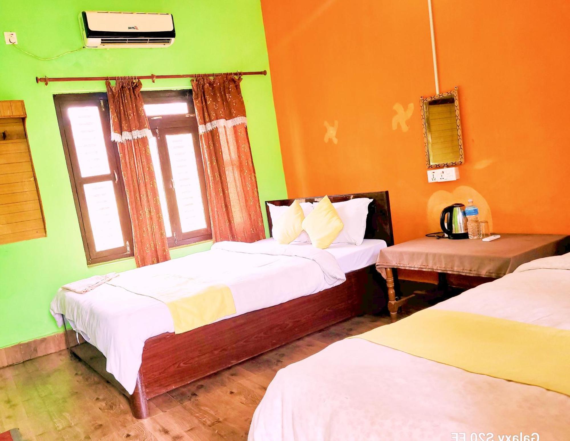Hotel Butterfly - Peaceful Garden For Nature Lovers Sauraha Esterno foto
