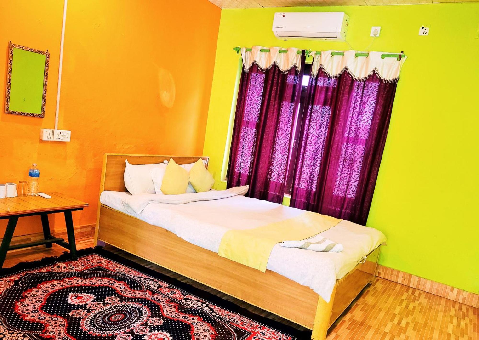 Hotel Butterfly - Peaceful Garden For Nature Lovers Sauraha Esterno foto